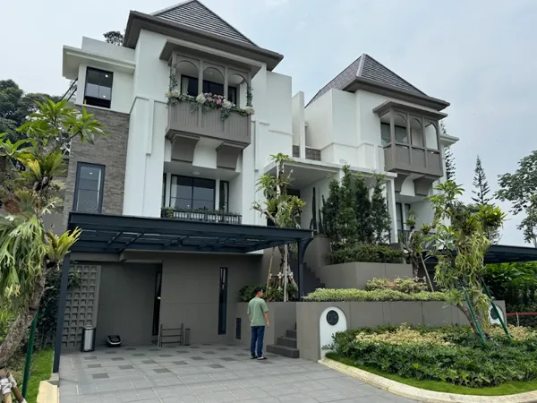 Fasad Red Maple Residence - View Samping